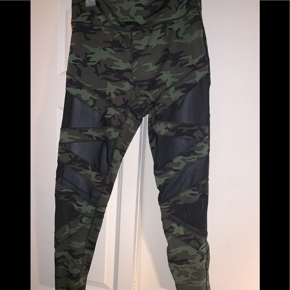 Camo leggings with small mesh patches